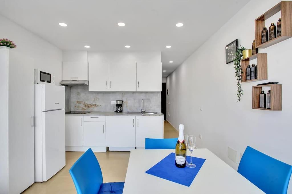 Studio In Torres Del Sol Griffin Near The Beach Apartment